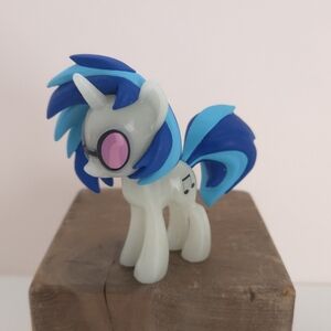 Funko My Little Pony MLP Mystery Minis Glow In The Dark DJ PON-3 Vinyl Figure